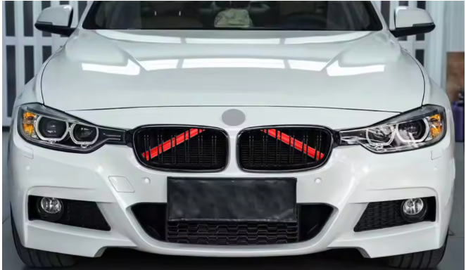 Bandes de Garniture Calandre BMW en V – F20 F21 F22 F30 F31 F32 F36 F40 (2 pièces)