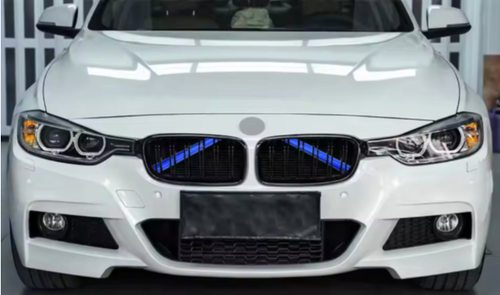 Bandes de Garniture Calandre BMW en V – F20 F21 F22 F30 F31 F32 F36 F40 (2 pièces)