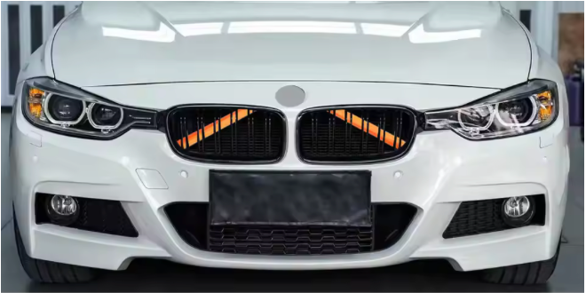 Bandes de Garniture Calandre BMW en V – F20 F21 F22 F30 F31 F32 F36 F40 (2 pièces)