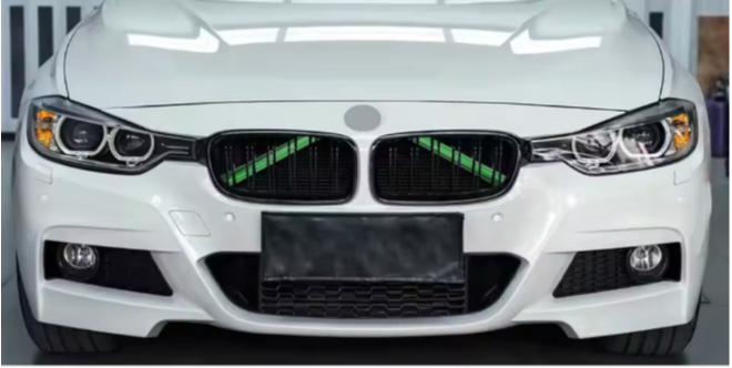 Bandes de Garniture Calandre BMW en V – F20 F21 F22 F30 F31 F32 F36 F40 (2 pièces)